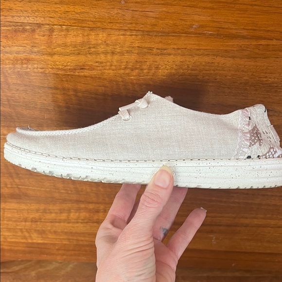 EUC Hey Dude Beige Animal Print Shoes - Picture 7 of 16